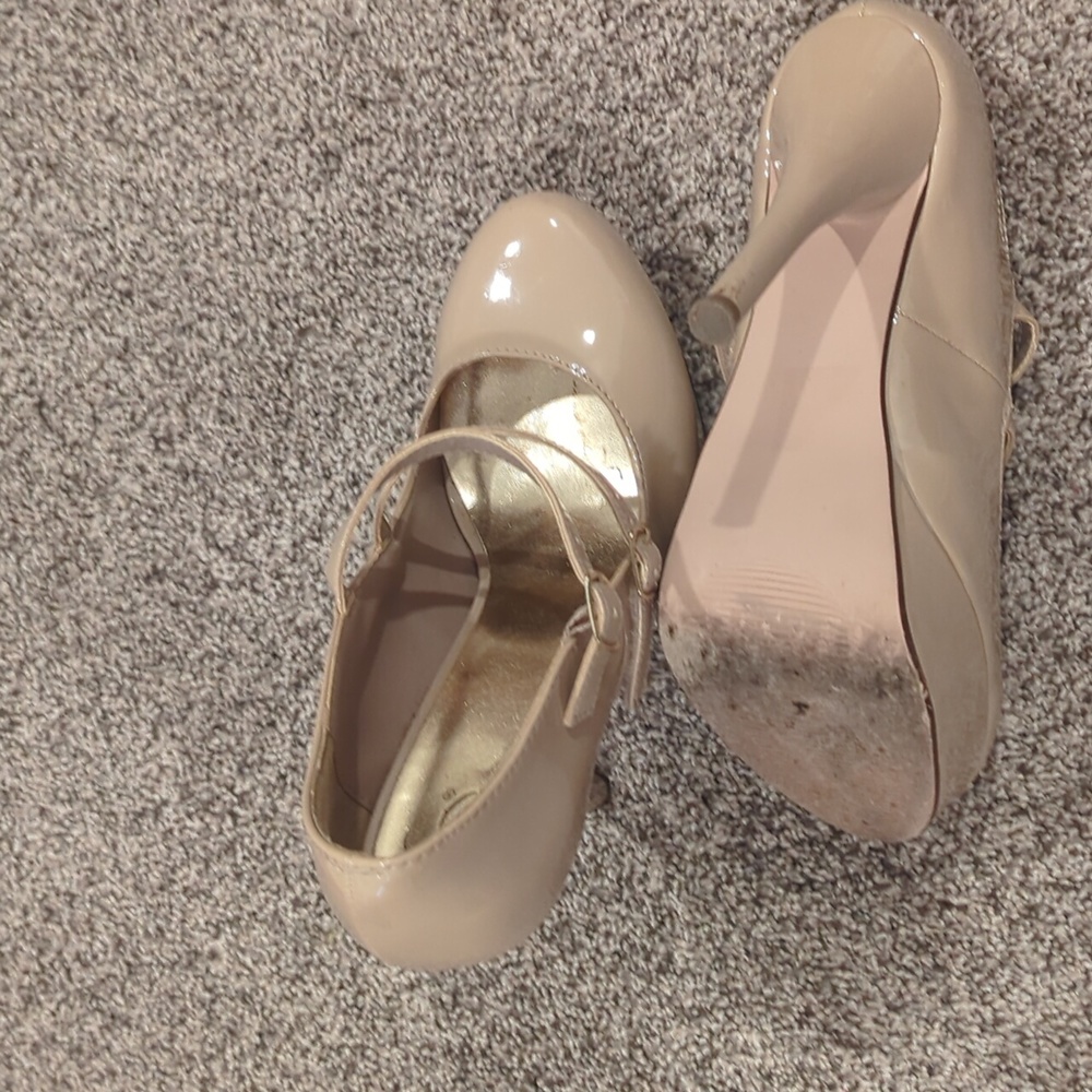 Shoes - Picture 4 of 4